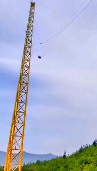 kaiyun xiazai-新兴极限运动“飞索”表演，惊险刺激的简单介绍