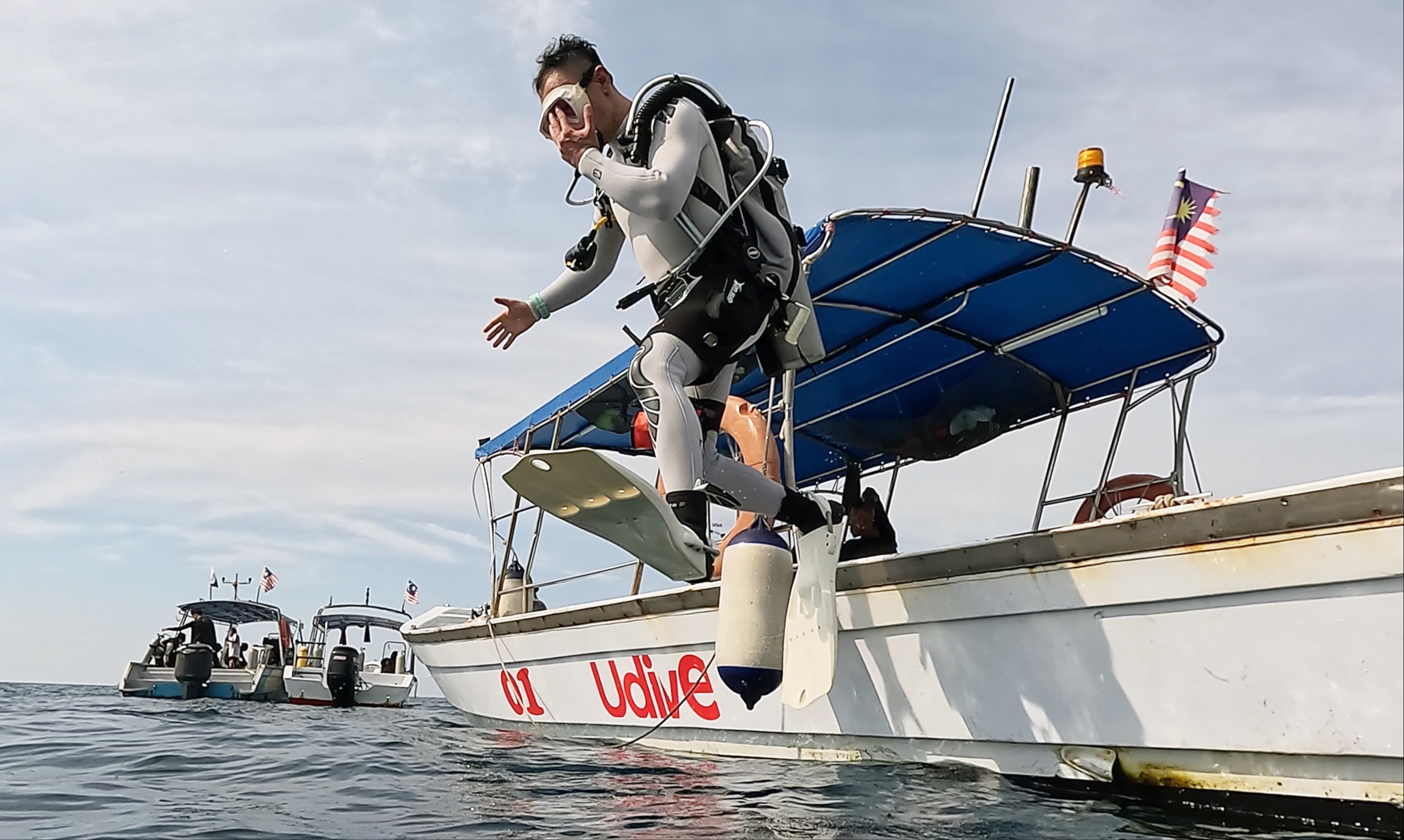 开云体育客户端-包含&quot;海底探秘：潜水泅渡中的水肺网球挑战&quot;的词条